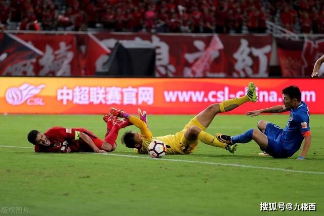 大连英博力克蓉城，球员狂欢主场失利阵营感伤